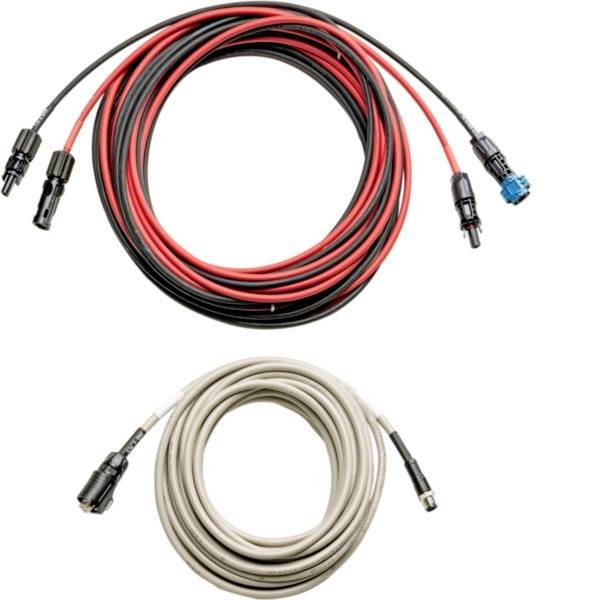 Due assiemi di cavi arrotolati, uno rosso e nero con connettori e uno grigio con connettori, mostrati su uno sfondo bianco.