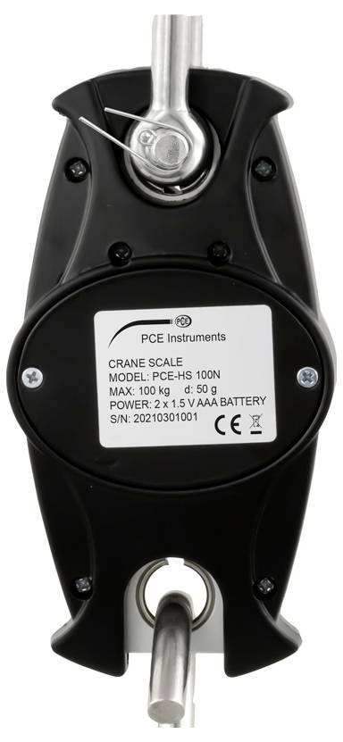 Bilancia per gru PCE Instruments nera con ganci metallici superiori e inferiori, etichettata 'PCE-HS 100N' e '100 kg', utilizzata per pesare carichi sospesi.