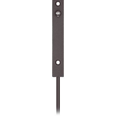 Primo piano di una staffa in metallo scuro con due fori per viti e un fastener rotondo centrale, con un cavo o asta che si estende verso il basso.