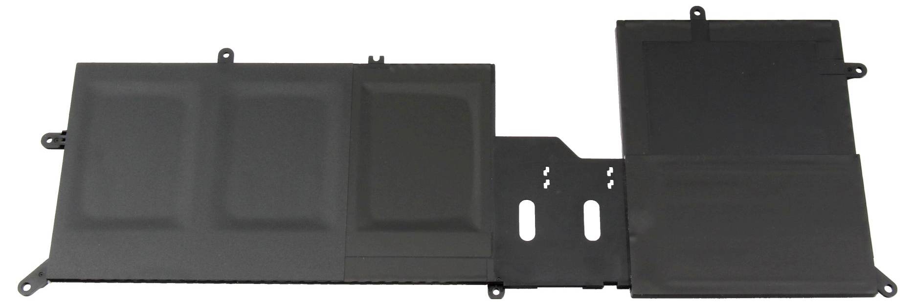 Copertura/pannello sottoscocca in plastica stampata nera con linguette di montaggio e ritagli, mostrata isolata su sfondo bianco.