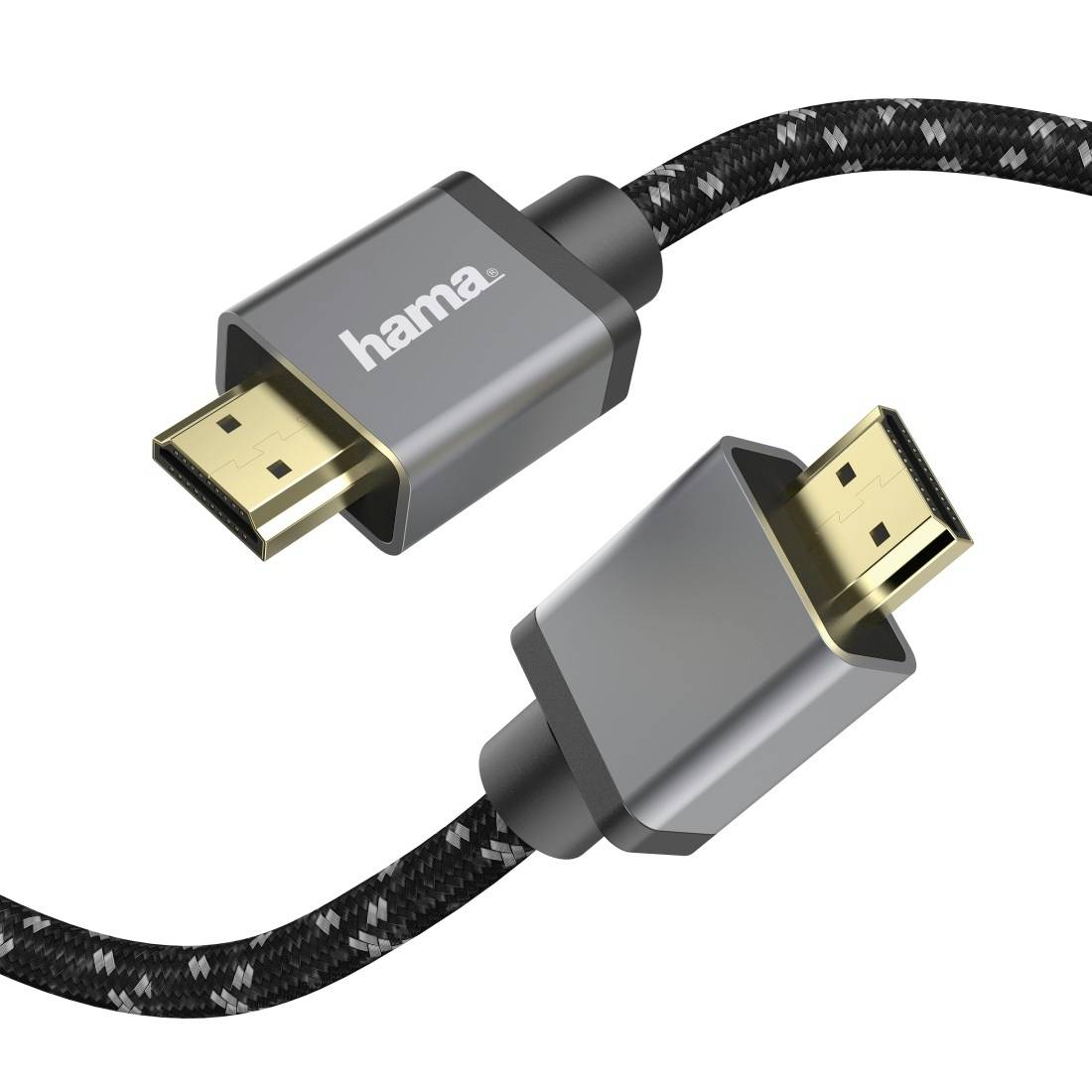 Primo piano di un cavo HDMI intrecciato con due connettori placcati in oro, mostrato staccato su uno sfondo bianco.