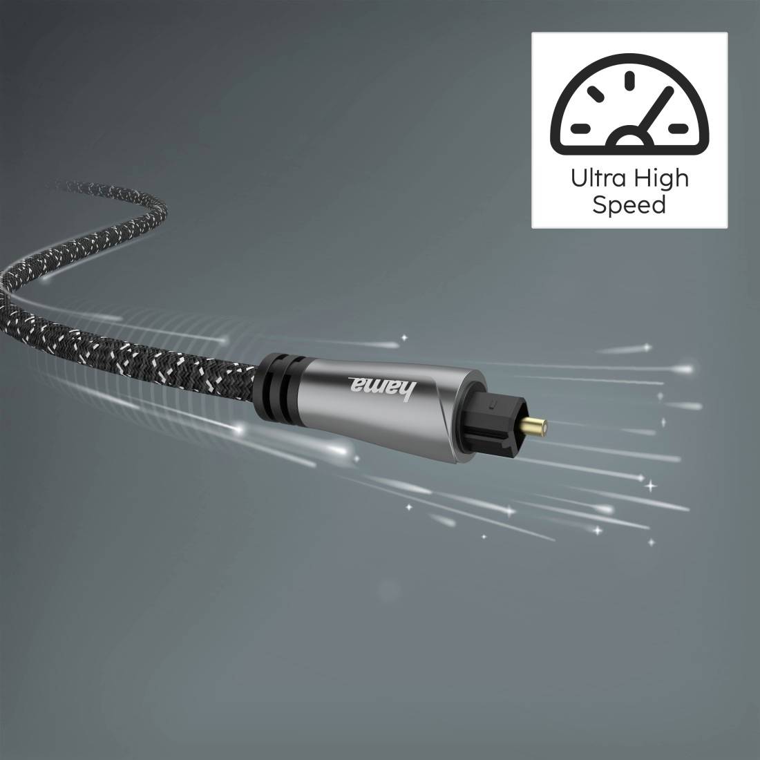 Primo piano di un cavo intrecciato con connettore argentato, mostrato con effetti di movimento e icona 'Ultra High Speed' che indica un cavo dati ad altissima velocità.