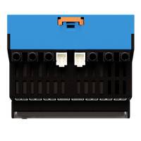 Modulo elettronico nero con parte superiore blu e chiusura arancione, dotato di due connettori bianchi e file di porte circolari su una base nera.