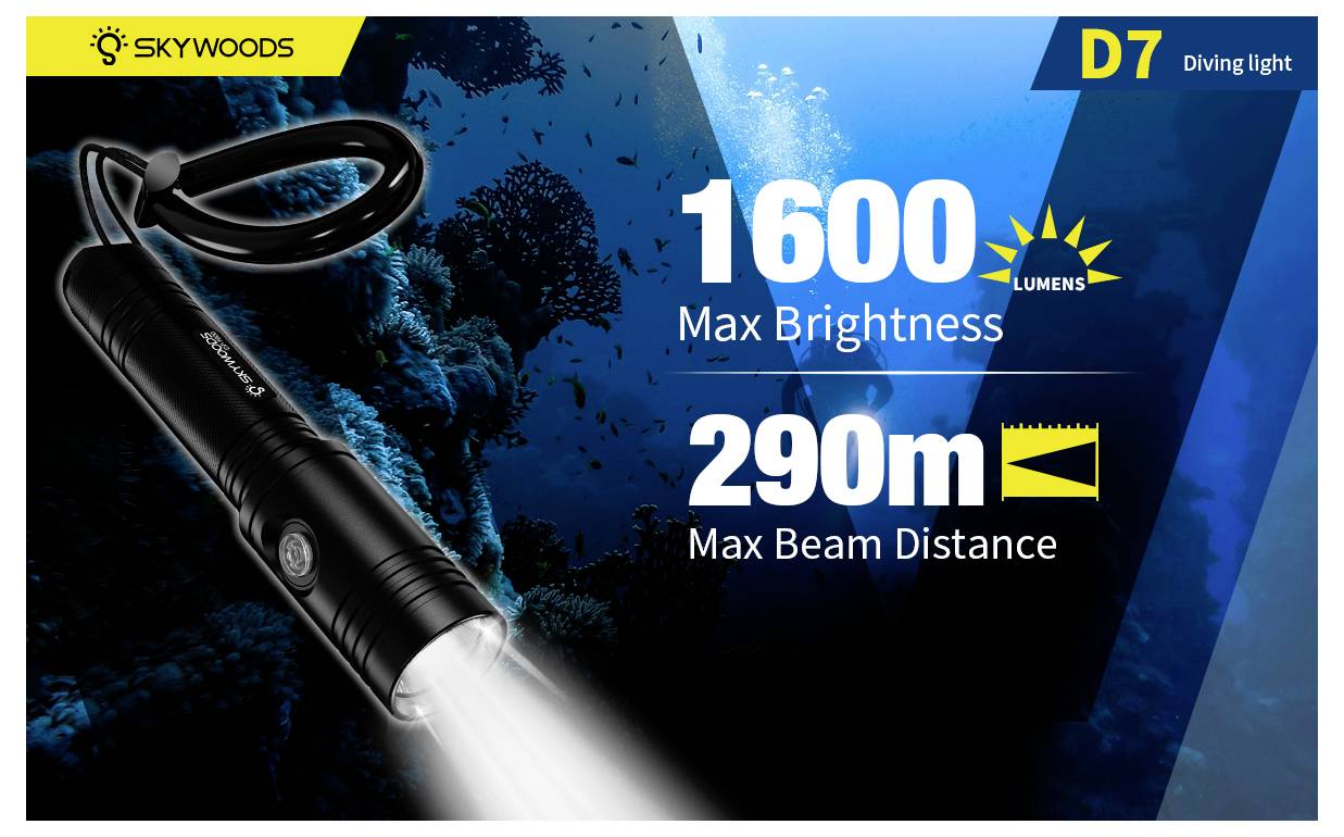 Immagine promozionale della luce da immersione Skywoods D7 che mostra un fascio di luce nera sott'acqua, con testo che afferma una luminosità massima di 1600 lumen e una distanza massima del fascio di 290m.