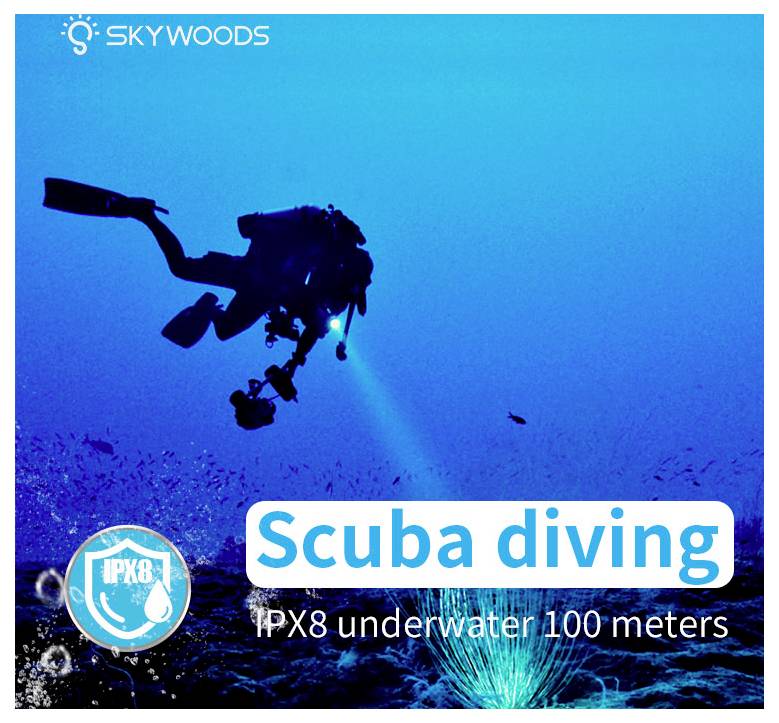Silhouette di un subacqueo sott'acqua con il testo "Immersione subacquea" e "IPX8 sott'acqua 100 metri" più il logo Skywoods.