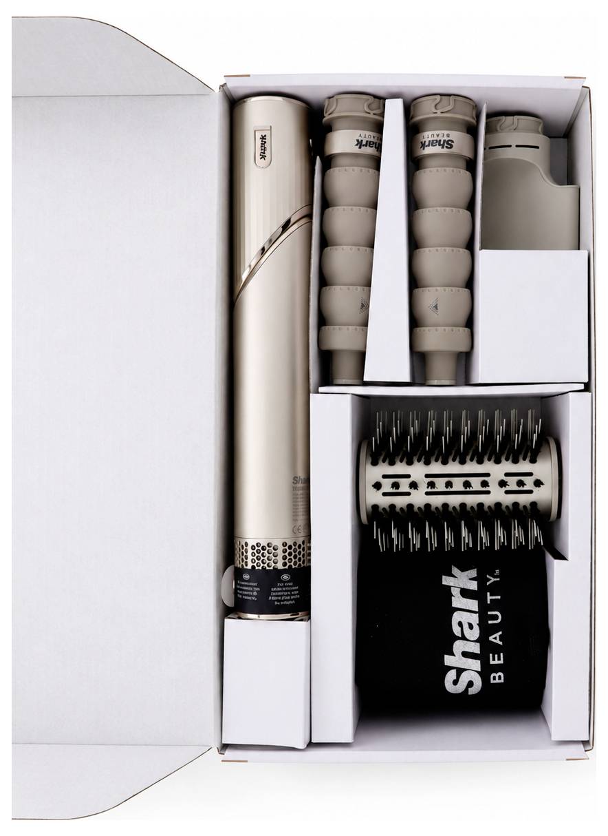 Scatola regalo aperta contenente un set di styling per capelli Shark Beauty con attachments per piastra, una spazzola tonda e un dispositivo nero "Shark BEAUTY".