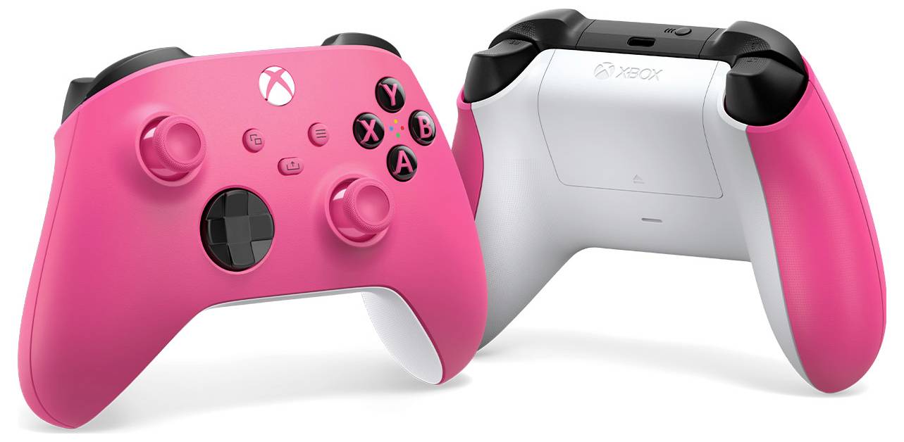 Controller Xbox rosa mostrato da davanti e da dietro, evidenziando il design nero e rosa e i pulsanti.
