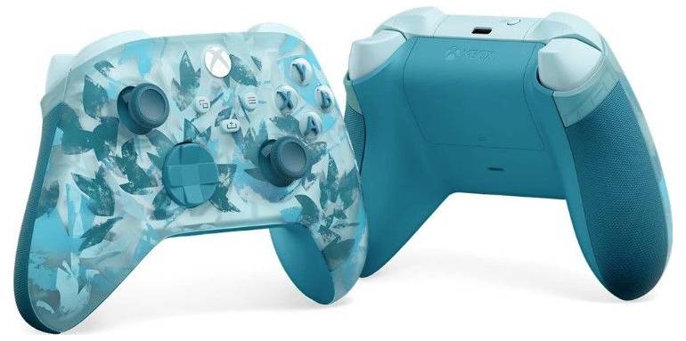Due controller per giochi di colore turchese mostrati uno accanto all'altro: uno trasparente con i componenti interni visibili, uno opaco solido da dietro.