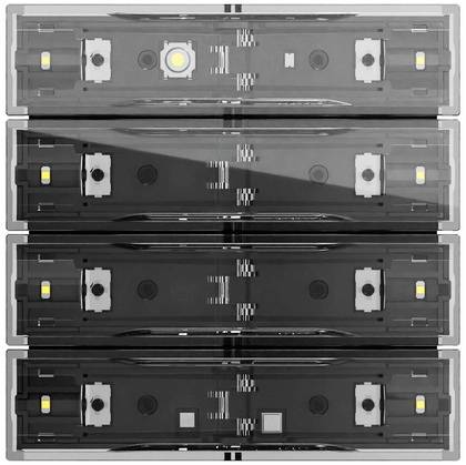 Stack di quattro pannelli dispositivi rettangolari neri o moduli con connettori e spie di stato, mostrati frontalmente su uno sfondo chiaro.