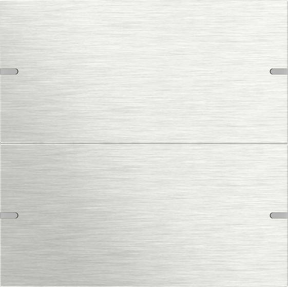 Pannello in metallo color argento opaco con una cucitura orizzontale e piccole tacche laterali, che ricorda la porta chiusa di un elettrodomestico o il fronte di un mobile.