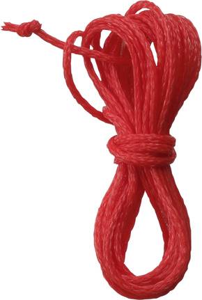 Corda intrecciata rossa legata in un anello con un nodo, isolata su sfondo bianco.