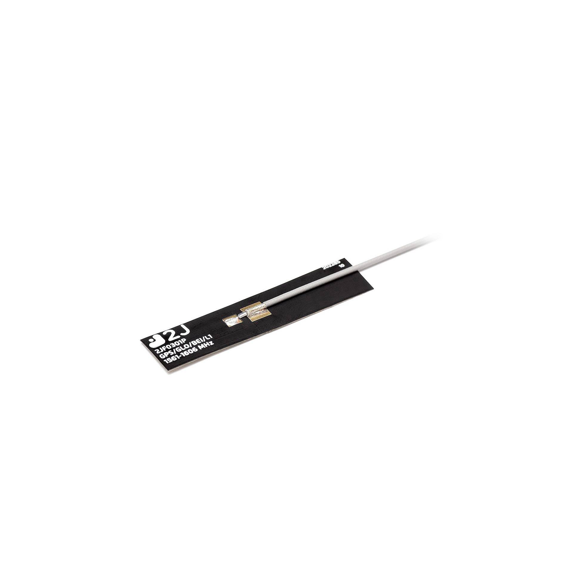 Piccolo modulo elettronico rettangolare nero con un cavo bianco collegato, mostrato su uno sfondo bianco.