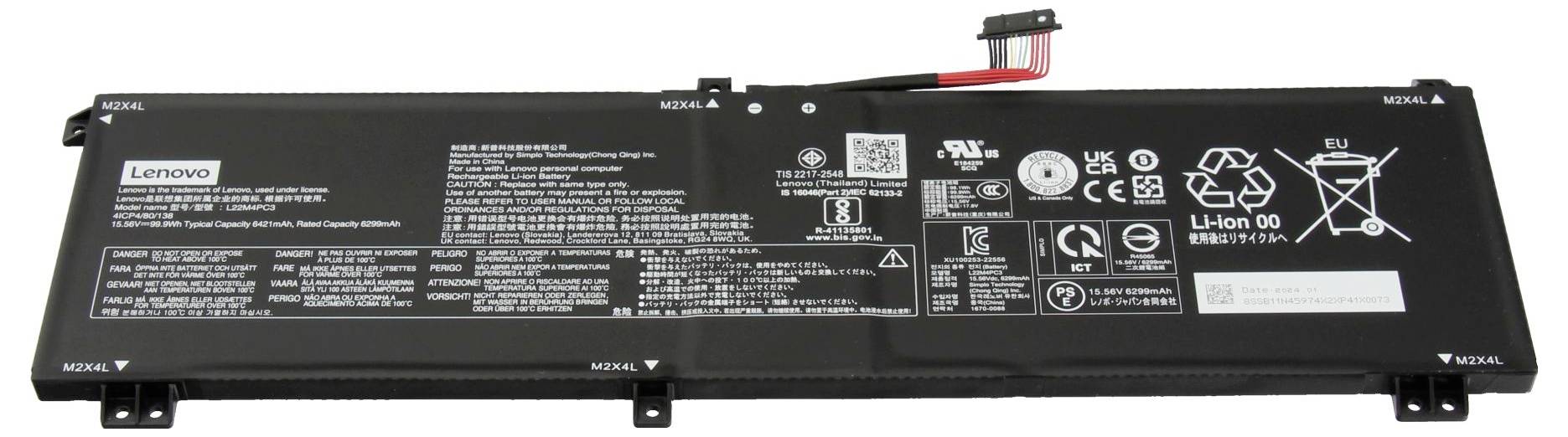 Vista inferiore di un pacco batteria per laptop Lenovo con etichette di avvertenza, simboli di certificazione, codice QR e connettori su ciascuna estremità.