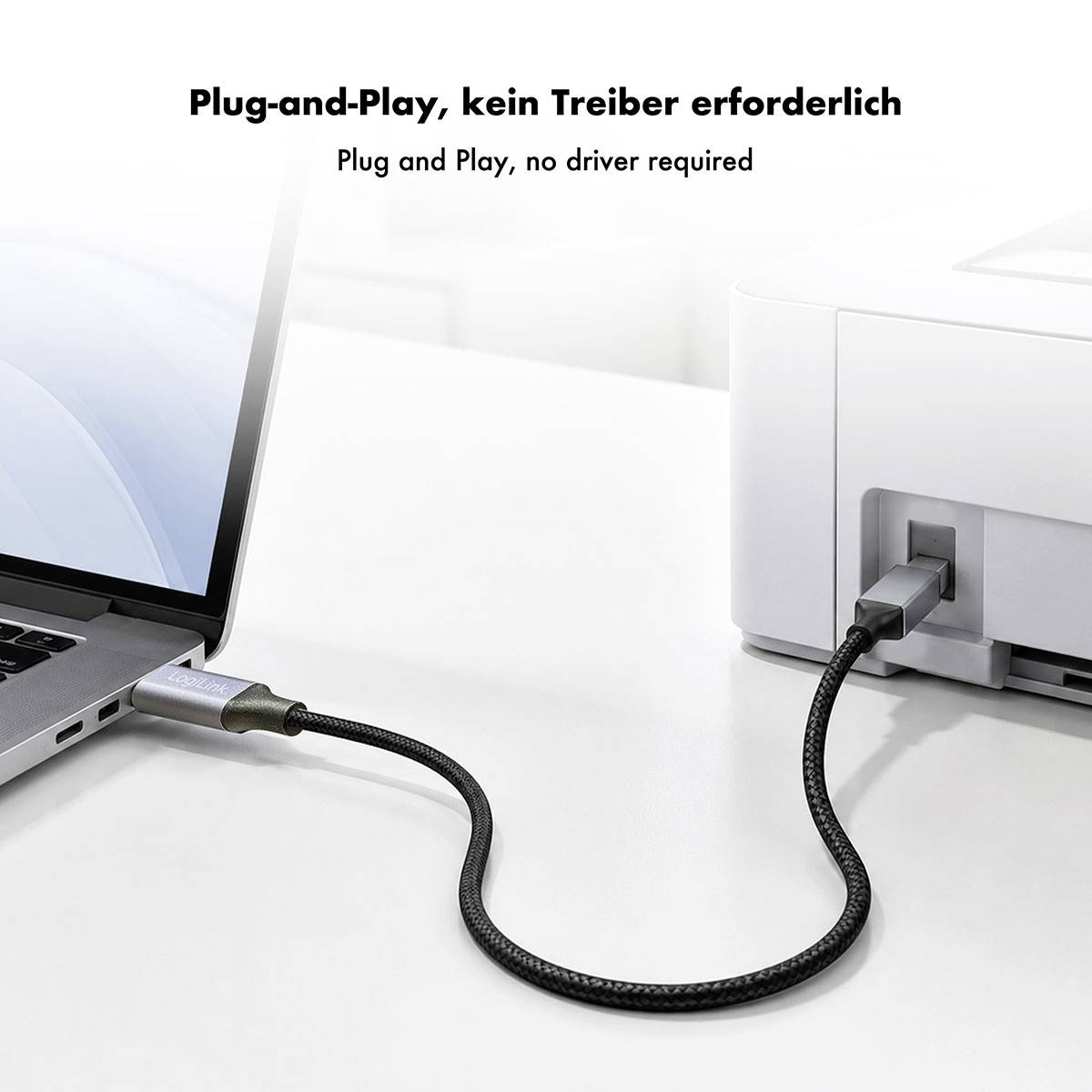 Laptop collegato a una stampante tramite cavo USB, che illustra "Plug and Play, nessun driver richiesto".