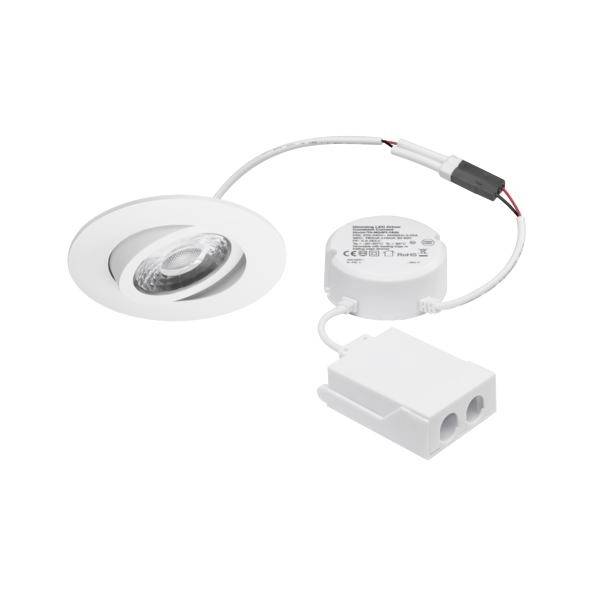 Kit di illuminazione LED da incasso bianco con trim rotondo, driver, cablaggio e scatola di giunzione su sfondo bianco.