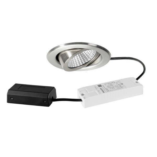 Kit di downlight LED incassato con trim argentato regolabile, scatola connettore nera e unità driver bianca su sfondo bianco.