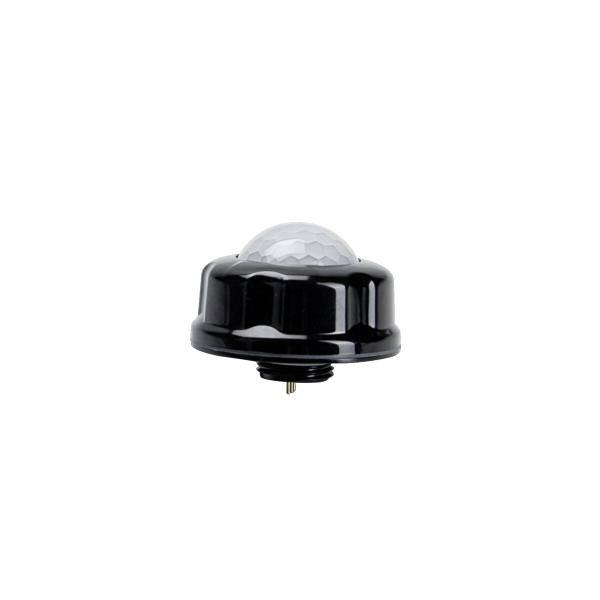 Sensore di movimento a forma di cupola nera con lente emisterica trasparente su sfondo bianco.