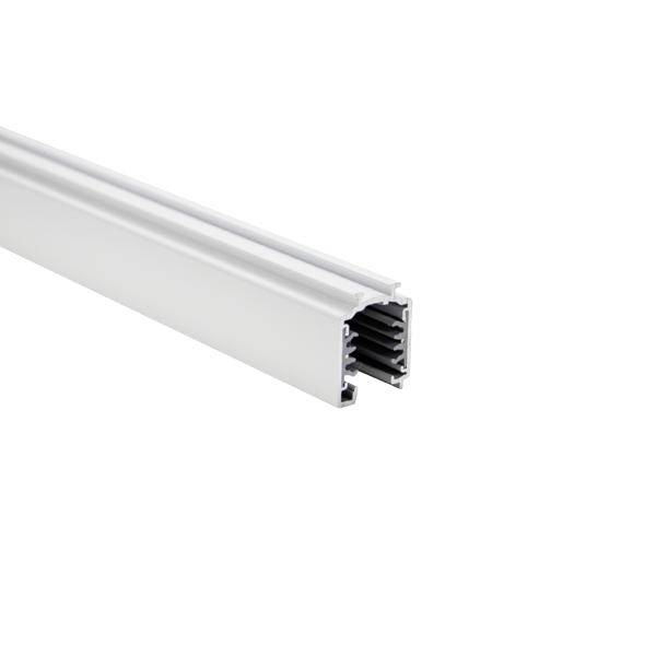 Canale lineare in alluminio bianco o profilo guida mostrato in prospettiva, con interno scanalato cavo e estremità aperta visibile su uno sfondo bianco neutro.