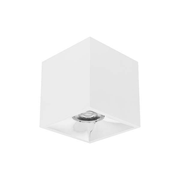 Plafoniera a soffitto quadrata bianca con lampadina ad incasso, mostrata su uno sfondo bianco.