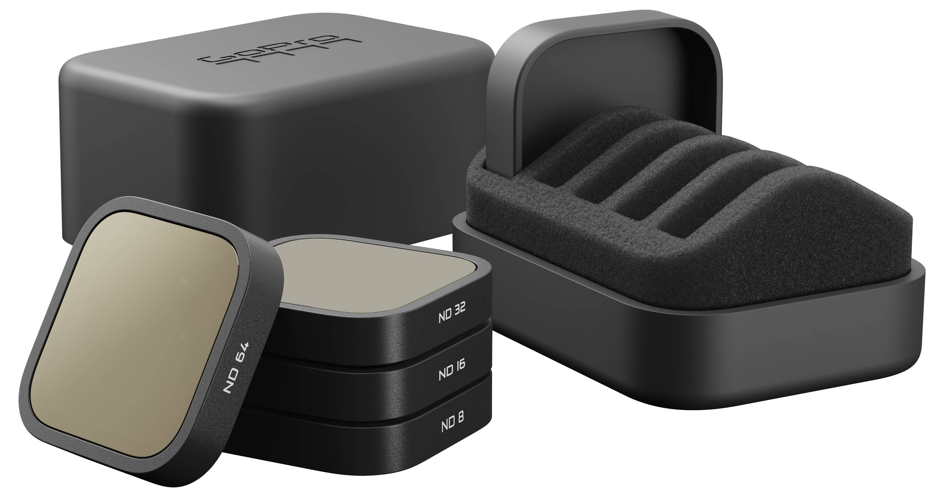 Set di filtri per obiettivi fotografici neri opachi e grigi con custodie foderate in schiuma, con un filtro quadrato appoggiato davanti e tre filtri impilati accanto.