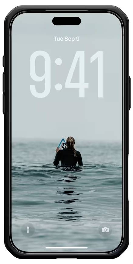Schermata di blocco dello smartphone che mostra "Tue Sep 9" e 9:41 su un surfista nell'oceano che tiene una tavola da surf blu.