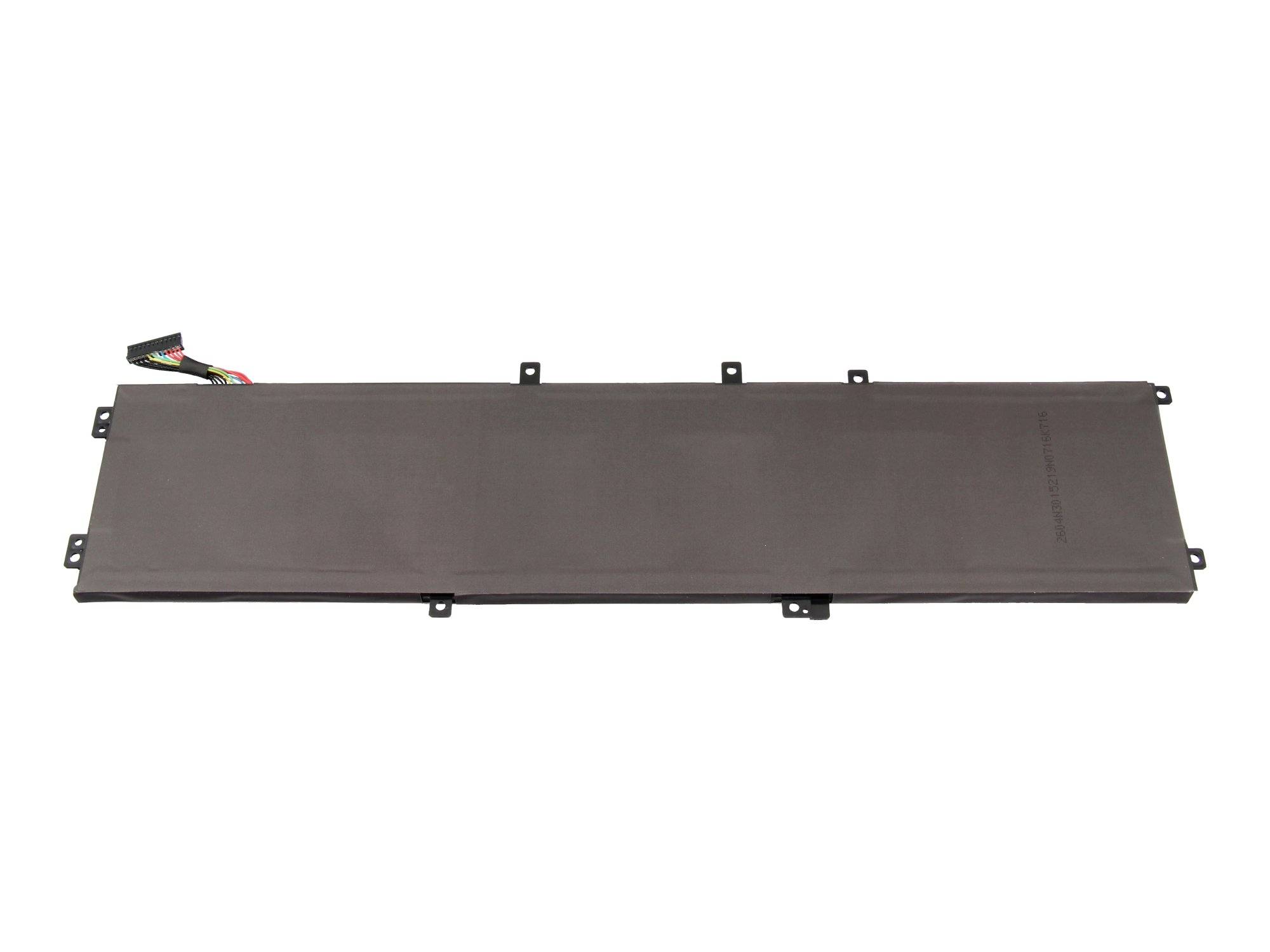 Batteria per laptop di forma rettangolare allungata di colore nero con linguette di montaggio e cavo connettore su sfondo bianco