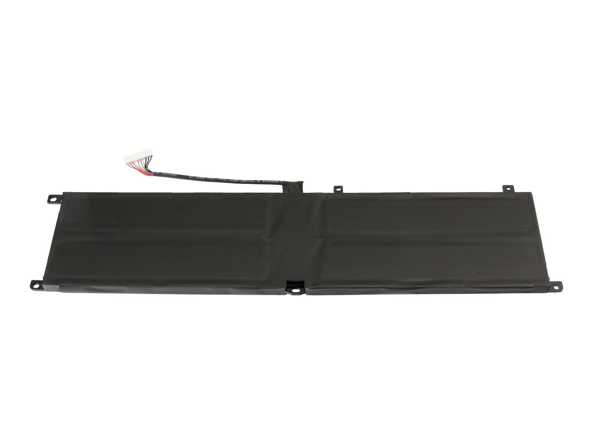 Pacco batteria rettangolare nero con fascio di cavi allegato e linguette di montaggio su uno sfondo bianco.