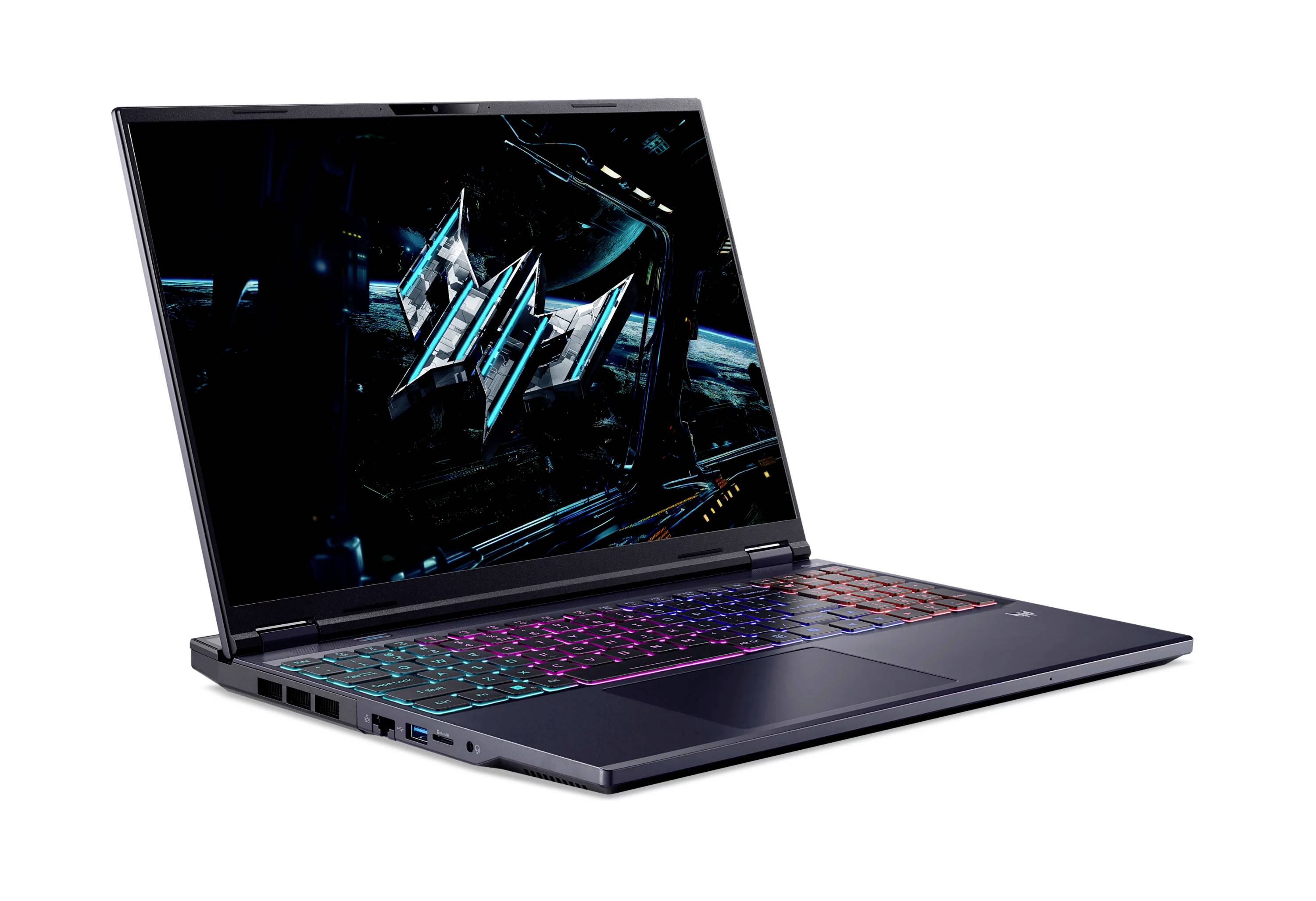 Laptop da gioco aperto con tastiera retroilluminata RGB e sfondo sci-fi sullo schermo, mostrato in una vista laterale su sfondo bianco.