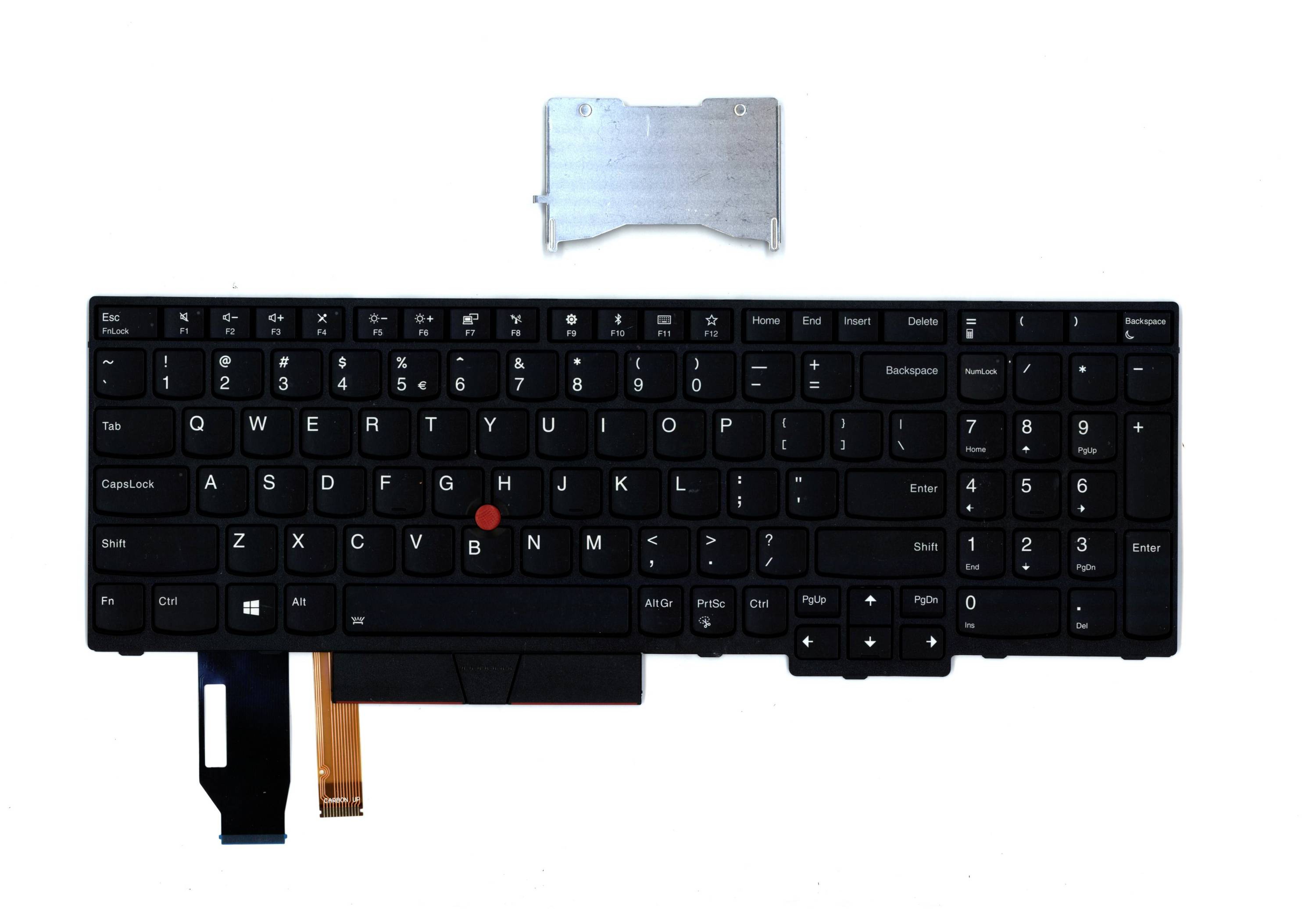 Assemblaggio della tastiera del laptop nero con cavo a nastro collegato e piastra di copertura in metallo su sfondo bianco.