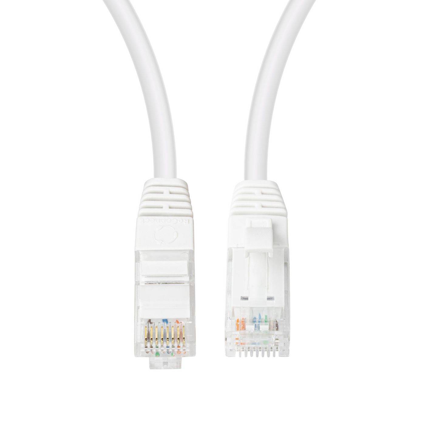 Due cavi di rete Ethernet bianchi con connettori RJ45 mostrati su uno sfondo neutro.