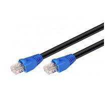 Due cavi Ethernet neri con connettori RJ45 blu su uno sfondo bianco.