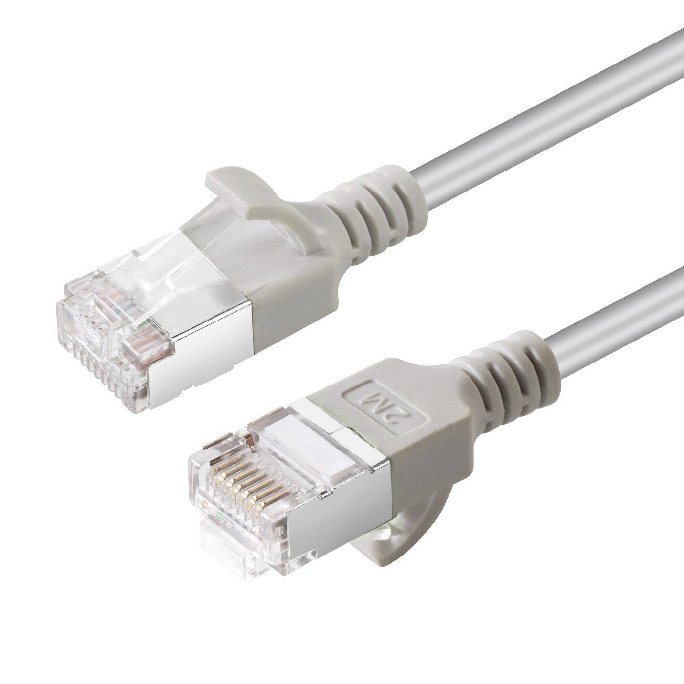 Due estremità di cavi Ethernet con connettori RJ45, mostrate su uno sfondo bianco.