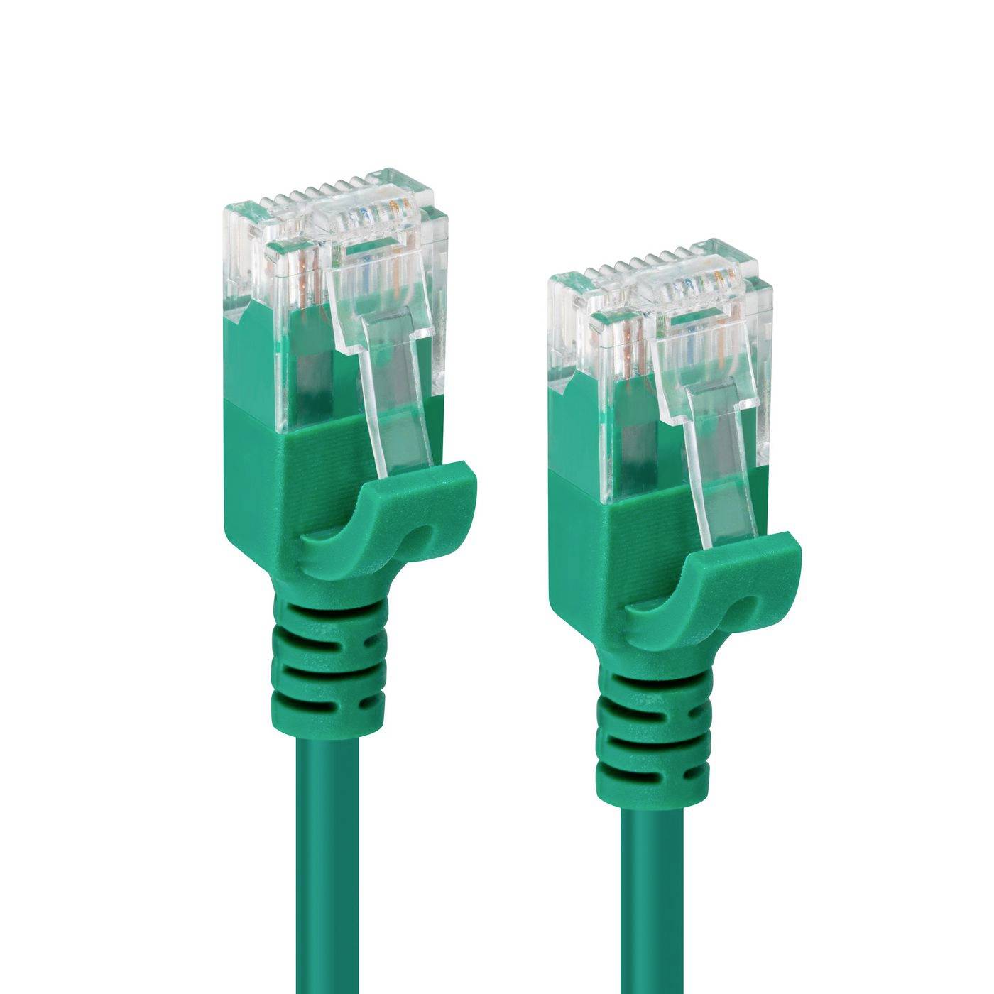 Due connettori per cavi di rete Ethernet verdi con estremità in plastica trasparente mostrati su uno sfondo bianco.