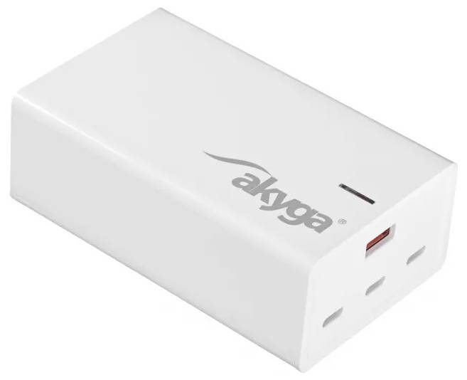 Caricabatterie portatile rettangolare bianco con logo 'akya' e porte USB all'estremità.