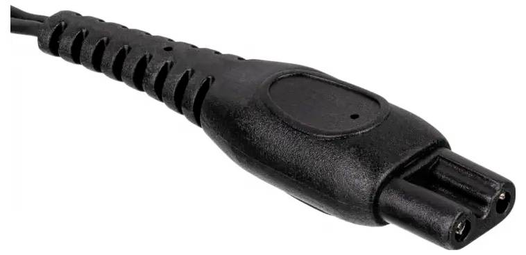 Primo piano di una spina di connessione elettrica nera con un cavo collegato.