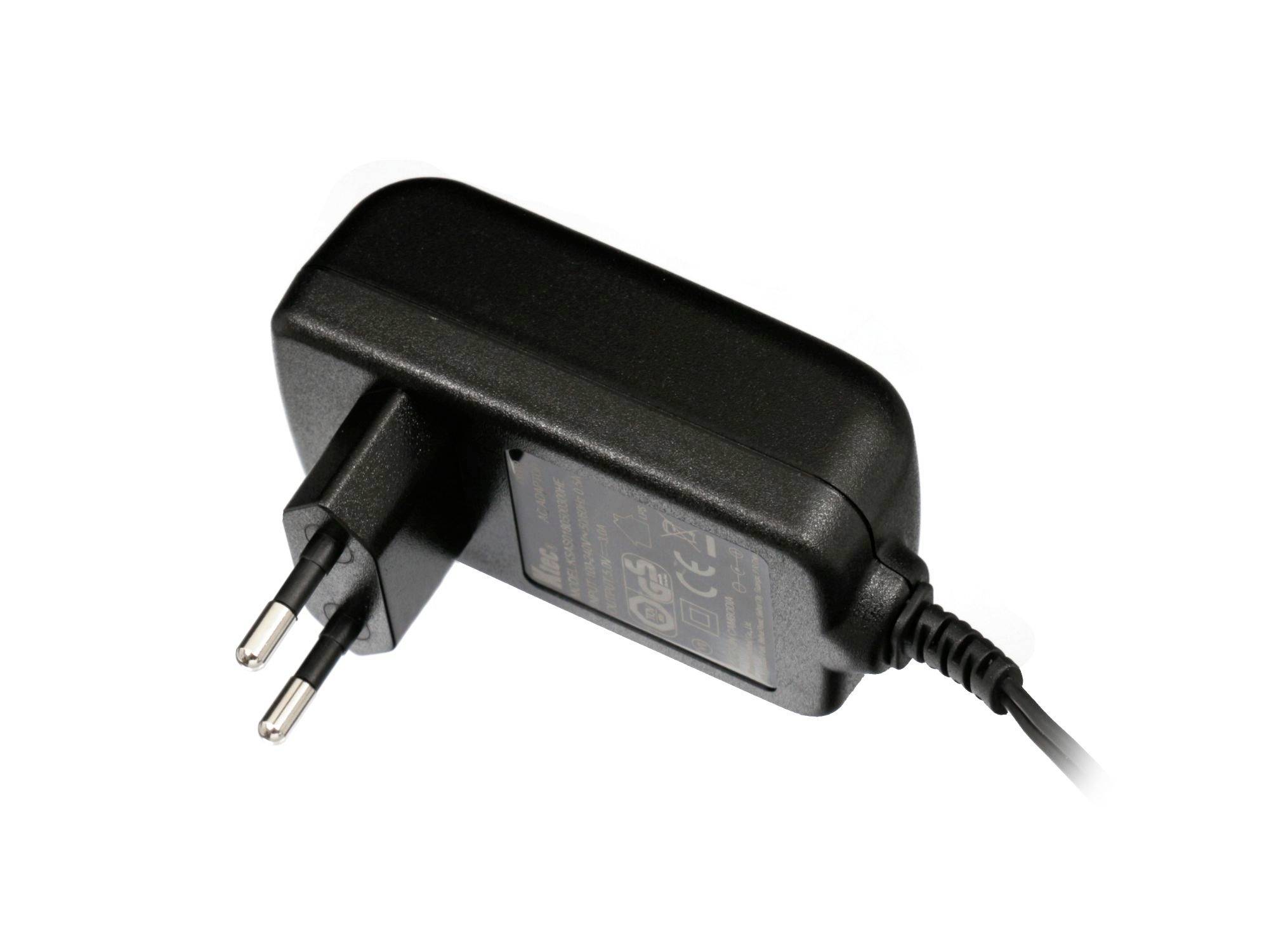 Adattatore per corrente elettrica nera con due spine rotonde europee e un cavo collegato su sfondo bianco