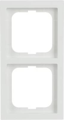 Due vuoti quadrati impilati verticalmente in un pannello grigio chiaro.