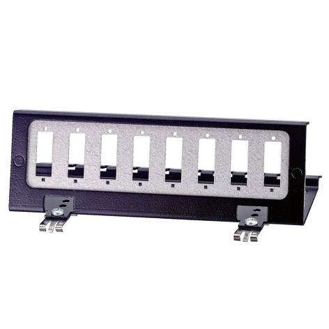 Pannello di distribuzione per patch panel di rete in metallo nero con otto porte rettangolari numerate e staffe di montaggio