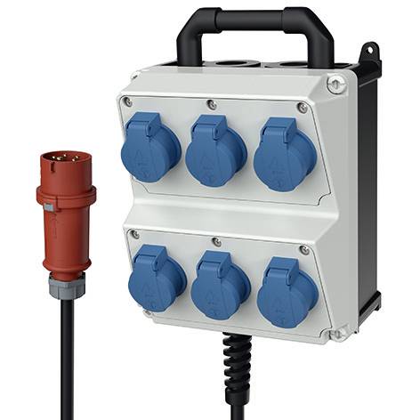 Scatola di distribuzione elettrica industriale portatile con maniglia, sei prese di corrente blu e spina di alimentazione rossa collegata su cavo.