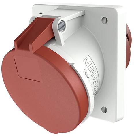 Presa elettrica industriale rossa con coperchio protettivo a cerniera montata su un pannello quadrato bianco.