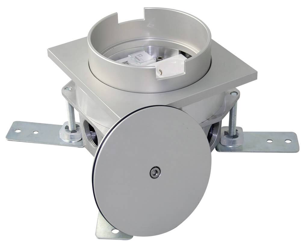 Apparecchio di illuminazione incassato nel soffitto con anello interno regolabile e copertura anteriore rotonda su sfondo bianco.