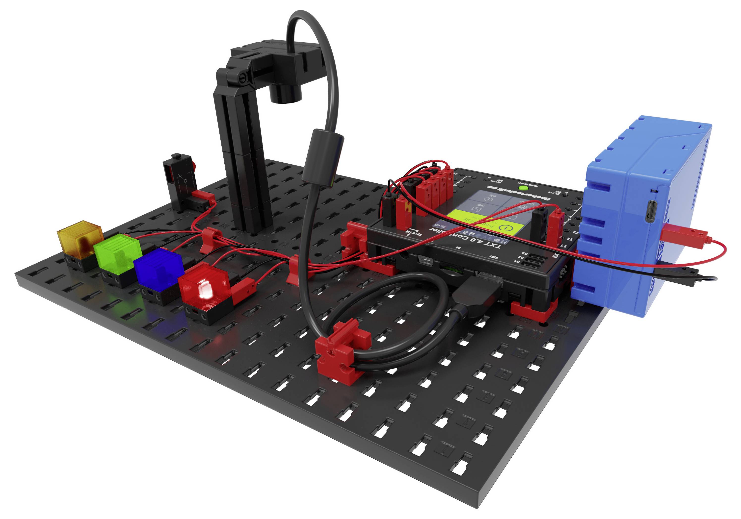 Setup modulare di elettronica renderizzato in 3D su una piastra base perforata, che mostra un controller montato, cablaggio, sensori e blocchi colorati collegati da cavi.