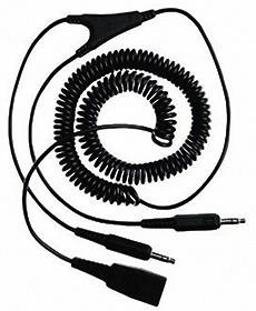 Un cavo audio a spirale, nero, con tre spine diverse; adatto per il collegamento a diversi dispositivi.