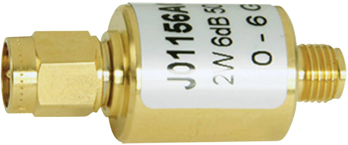 Piccolo adattatore elettrico color oro con due connettori. Contrassegnato con specifiche tecniche relative a frequenza e attenuazione.