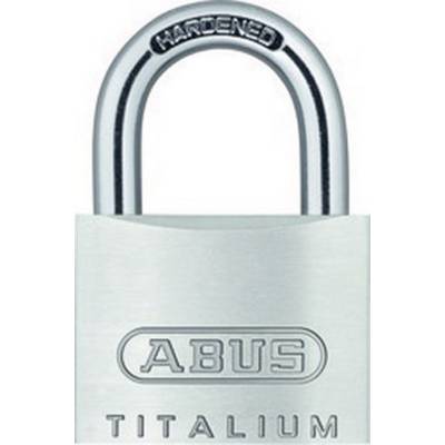Un lucchetto d'argento del marchio ABUS della serie Titalium, con la scritta 'Hardened' sulla parte superiore dell'arco.