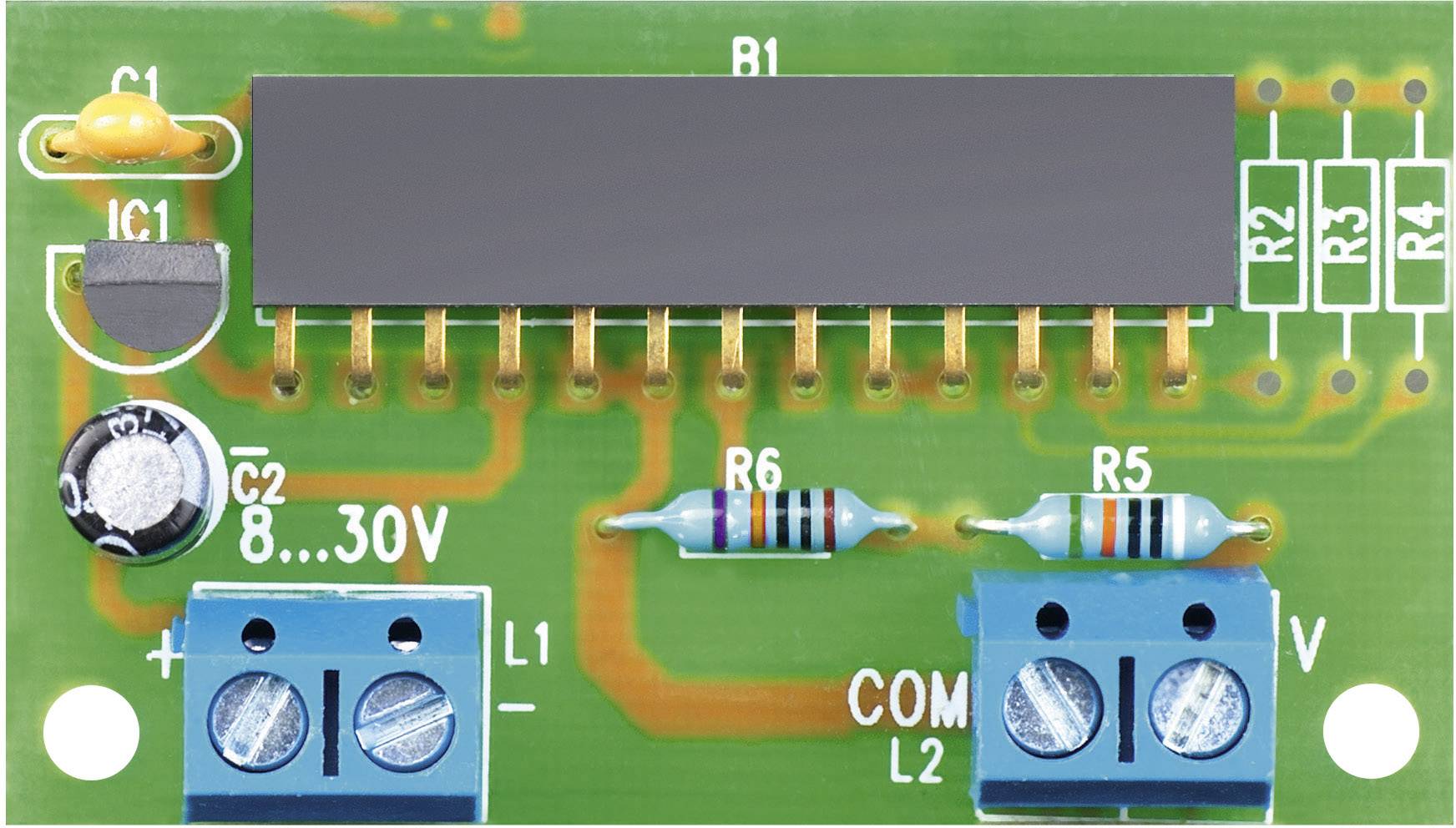 Scheda elettronica verde con componenti elettronici come resistenze e un chip IC nero, etichetta indica tensione '8...30V'.