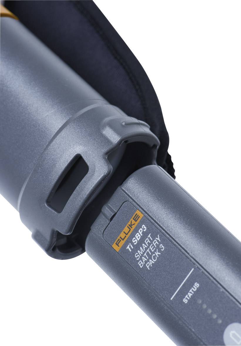 Una batteria intelligente Fluke TI-SBP3 grigia in primo piano, montata su un dispositivo, con indicatore di stato e coperchio nero.
