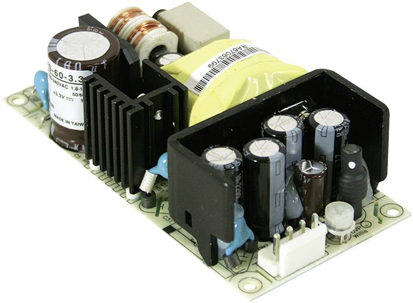 Una scheda elettronica con condensatori, induttanze e dissipatori di calore. Utilizzata in alimentatori per dispositivi elettronici.