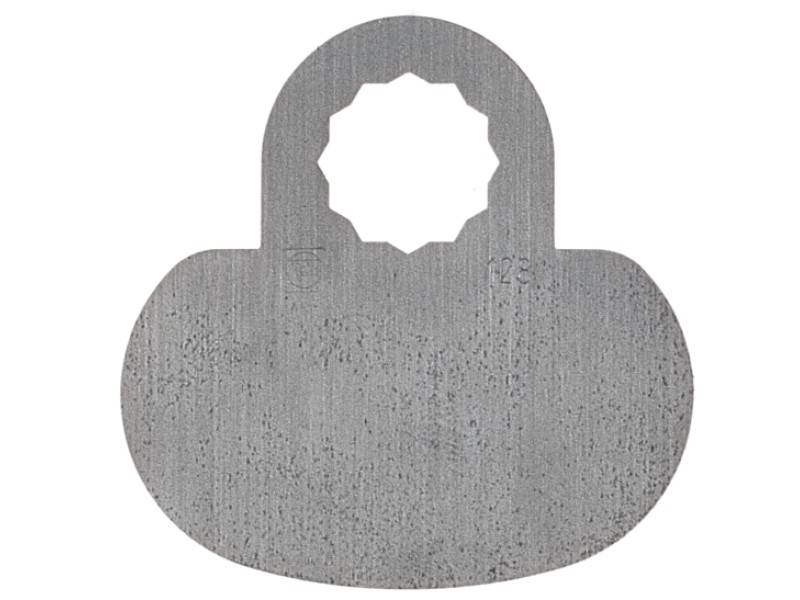 Un pezzo metallico ovale con un arrotondamento superiore e un'incisione dentellata al centro.
