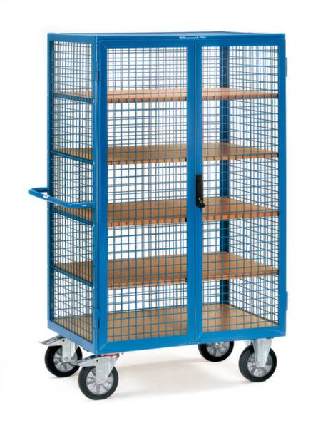 Un carrello a griglia blu con quattro ripiani e manico, poggiante su quattro ruote nere. Ideale per il trasporto o lo stoccaggio.
